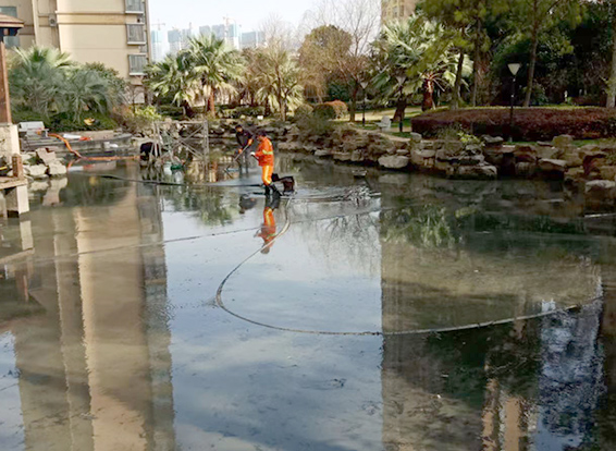 宁城景观池淤泥清理