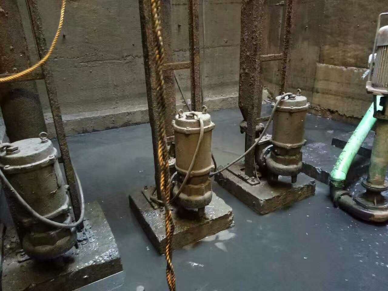 宁城污水池清理