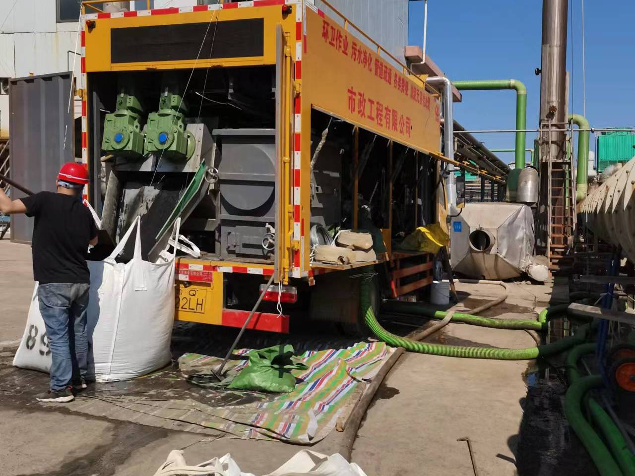 宁城淤泥压干处理